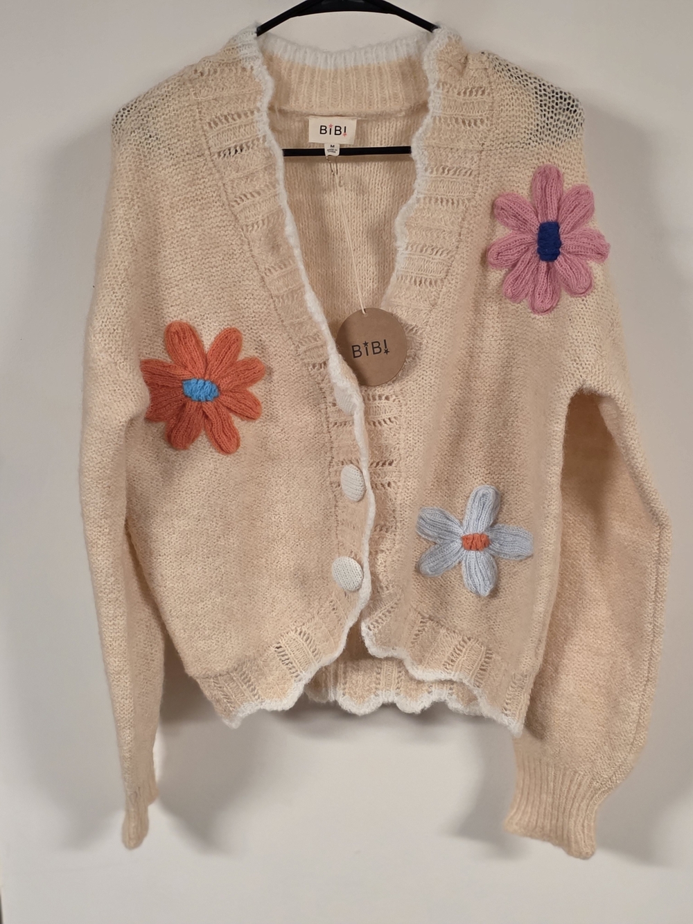 BiBi NWT Flower Appliqué Chunky Scallop Cardigan Knit Cream M Cottagecore